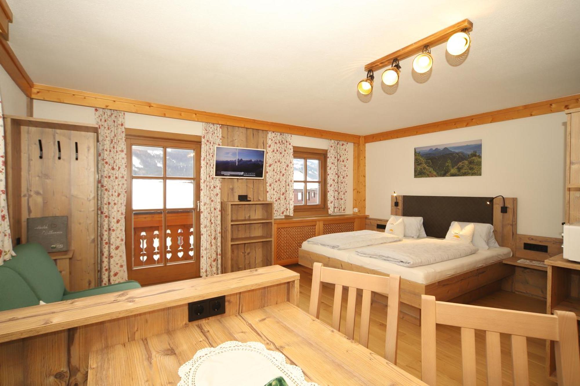 Linarhof Apartment Urlaub Am Bio Bauernhof 恩斯塔尔豪斯 外观 照片
